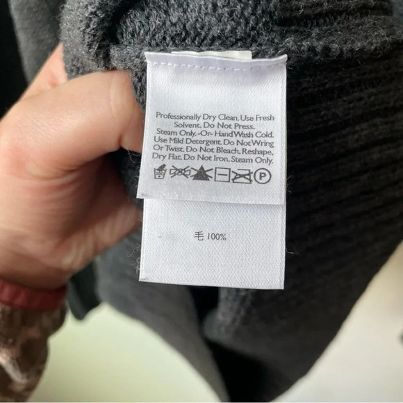 Vintage Eddie Bauer Merino Wool V Neck Knit  Sweater - Picture 5 of 8